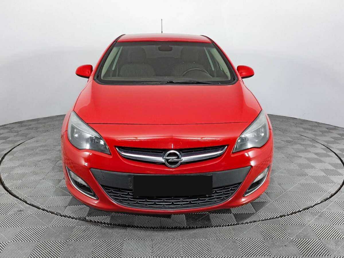Opel Astra с пробегом — 2012 год. Фото: #1