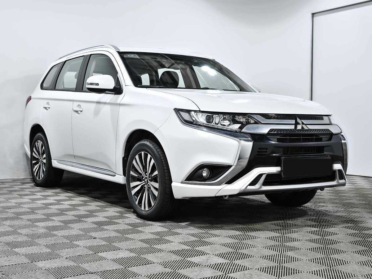Mitsubishi Outlander с пробегом — 2022 год. Фото: #2
