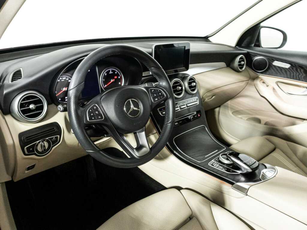 Mercedes-Benz GLC с пробегом — 2017 год. Фото: #10