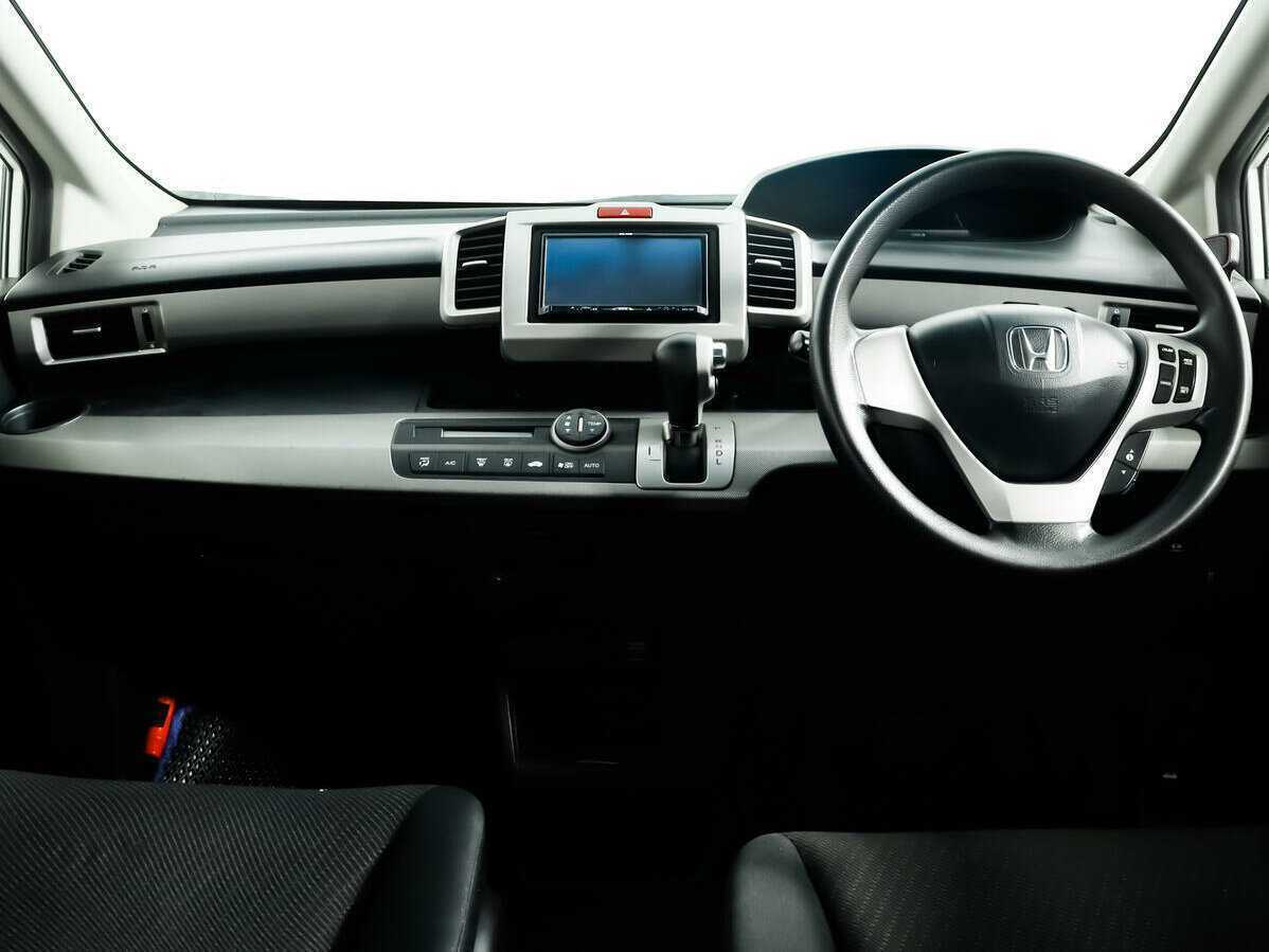 Honda Freed с пробегом — 2013 год. Фото: #10