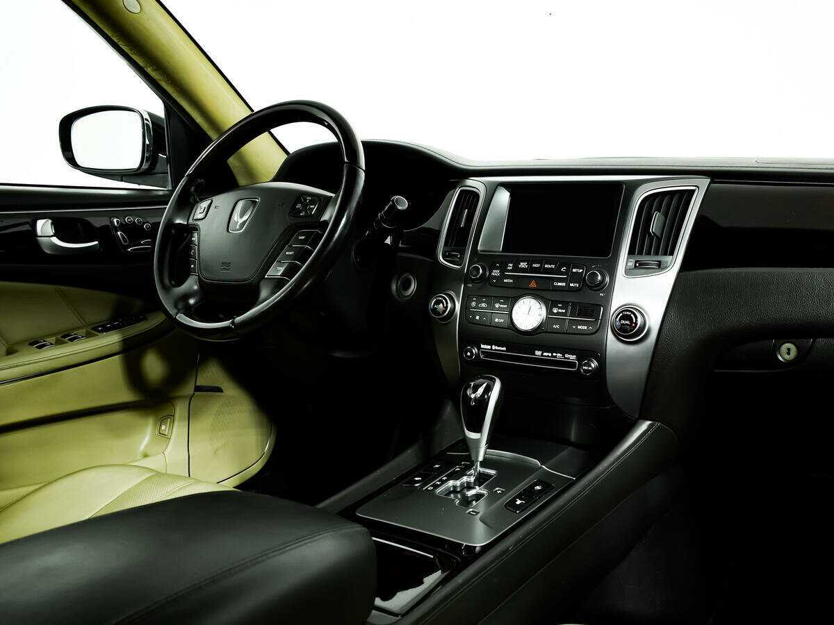 Hyundai Equus с пробегом — 2012 год. Фото: #8
