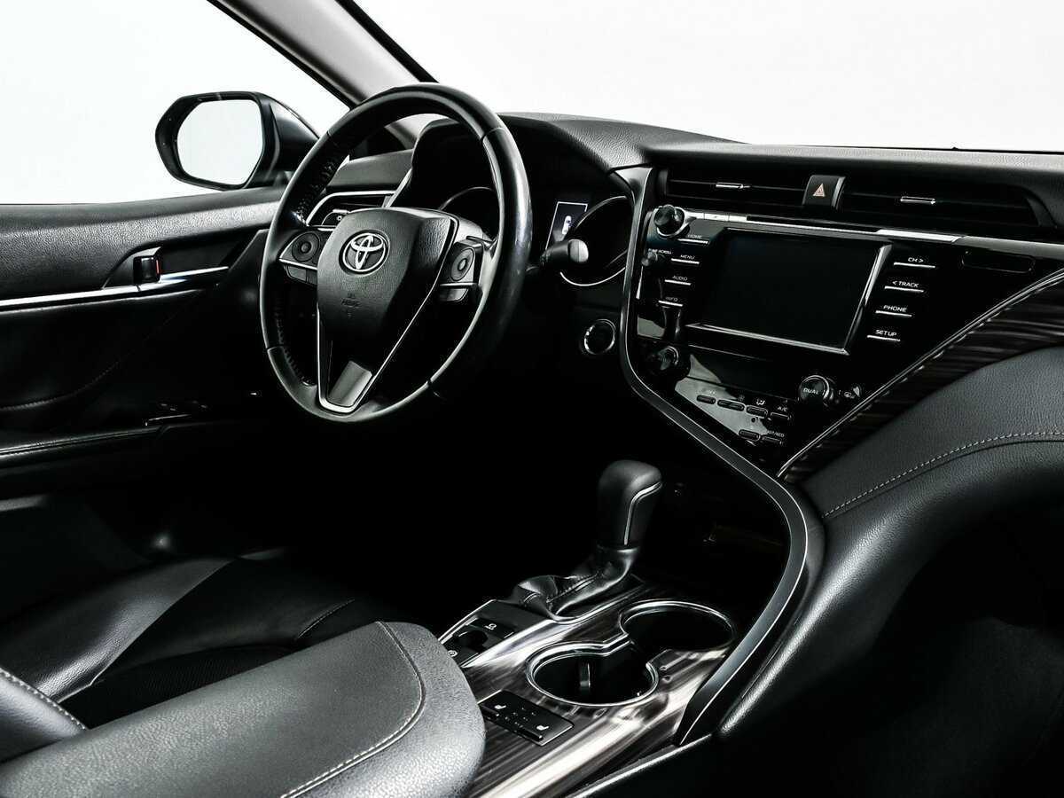 Toyota Camry с пробегом — 2019 год. Фото: #8