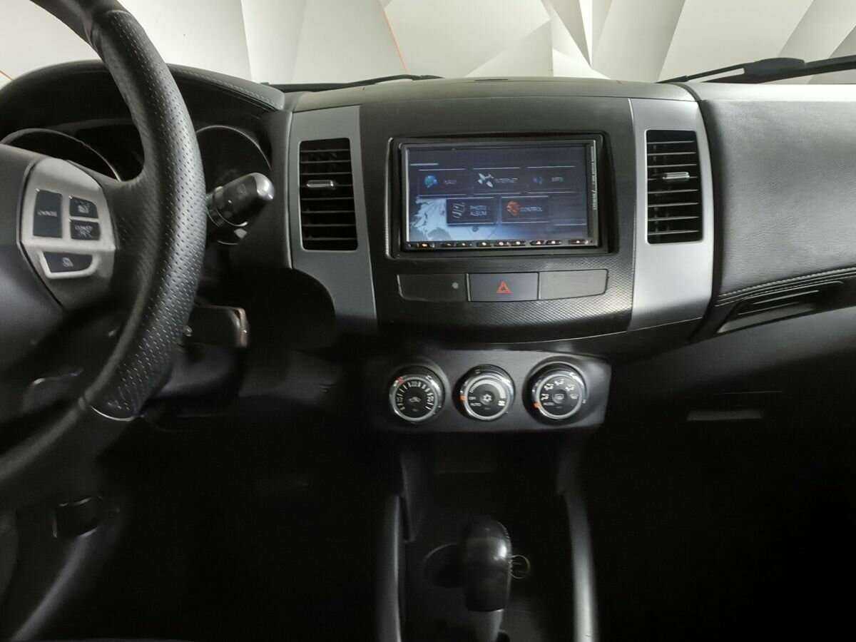 Mitsubishi Outlander с пробегом — 2011 год. Фото: #10