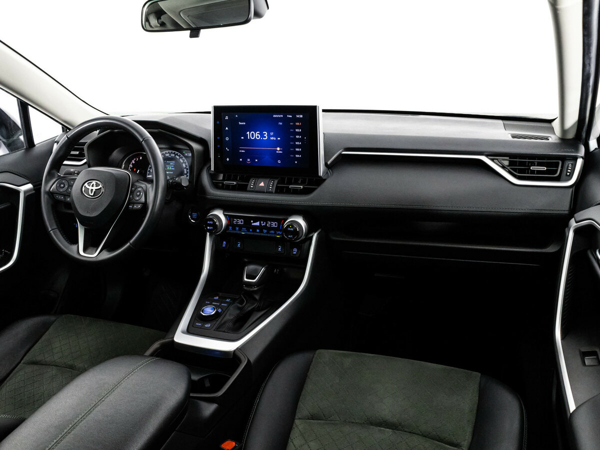 Toyota RAV4 с пробегом — 2022 год. Фото: #8