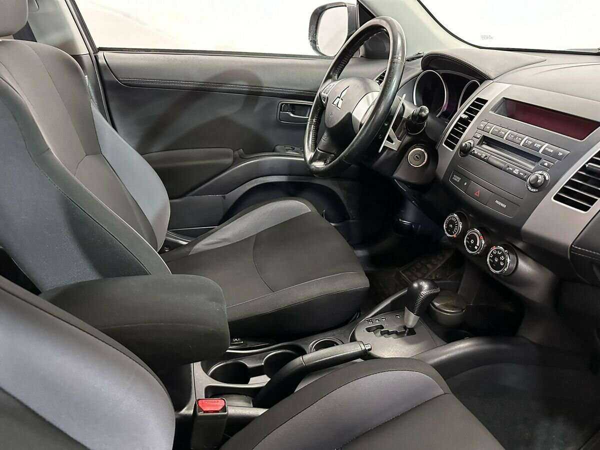 Mitsubishi Outlander с пробегом — 2010 год. Фото: #9