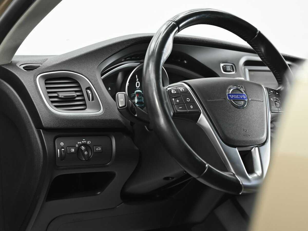 Volvo V40 с пробегом — 2014 год. Фото: #8