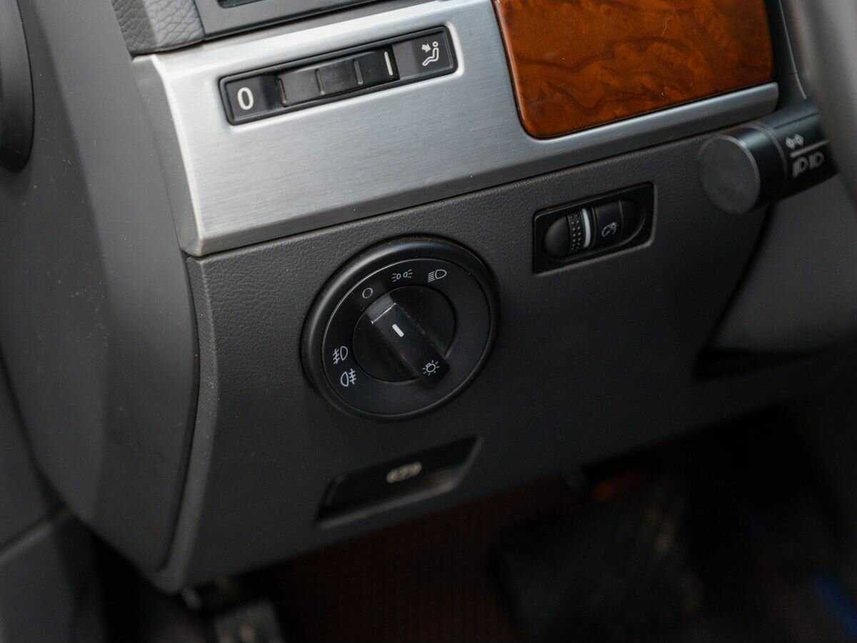 Volkswagen Touareg с пробегом — 2009 год. Фото: #15
