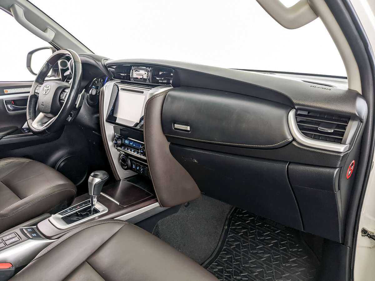 Toyota Fortuner с пробегом — 2019 год. Фото: #8