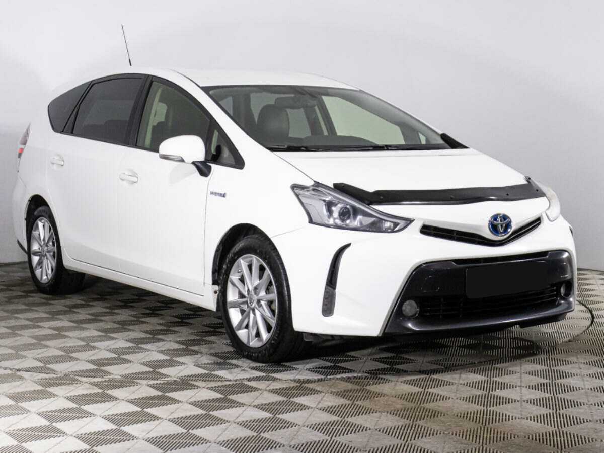 Toyota Prius v (+) с пробегом — 2015 год. Фото: #2