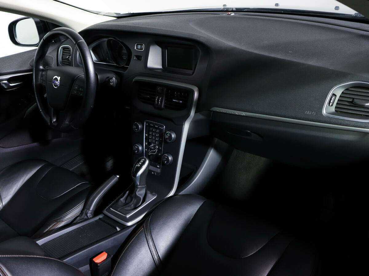 Volvo V40 Cross Country с пробегом — 2014 год. Фото: #6