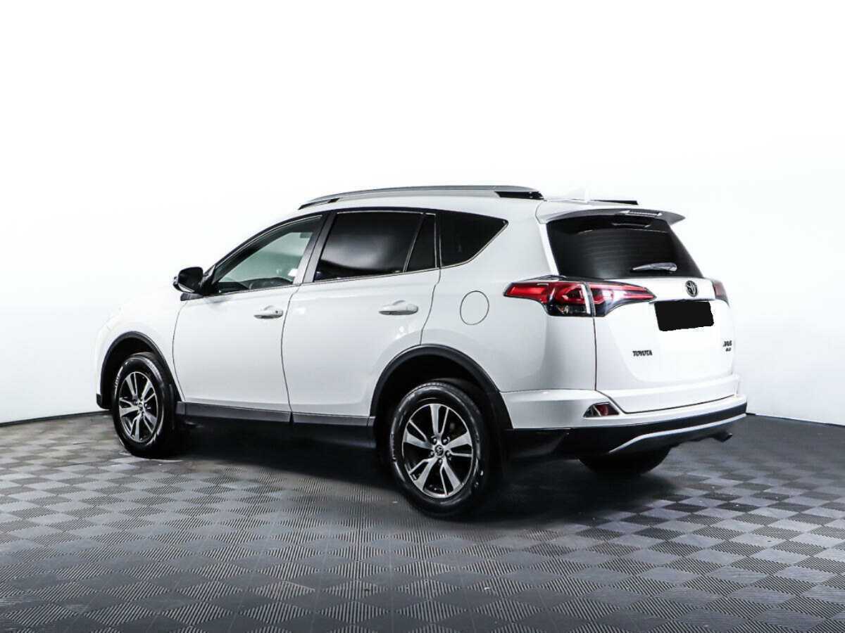 Toyota RAV4 с пробегом — 2017 год. Фото: #6