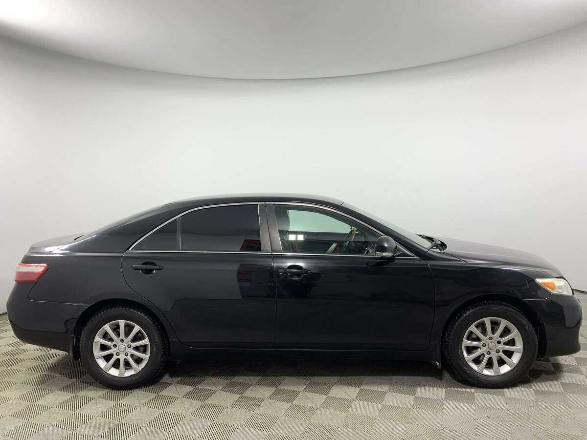 Toyota Camry с пробегом — 2011 год. Фото: #2