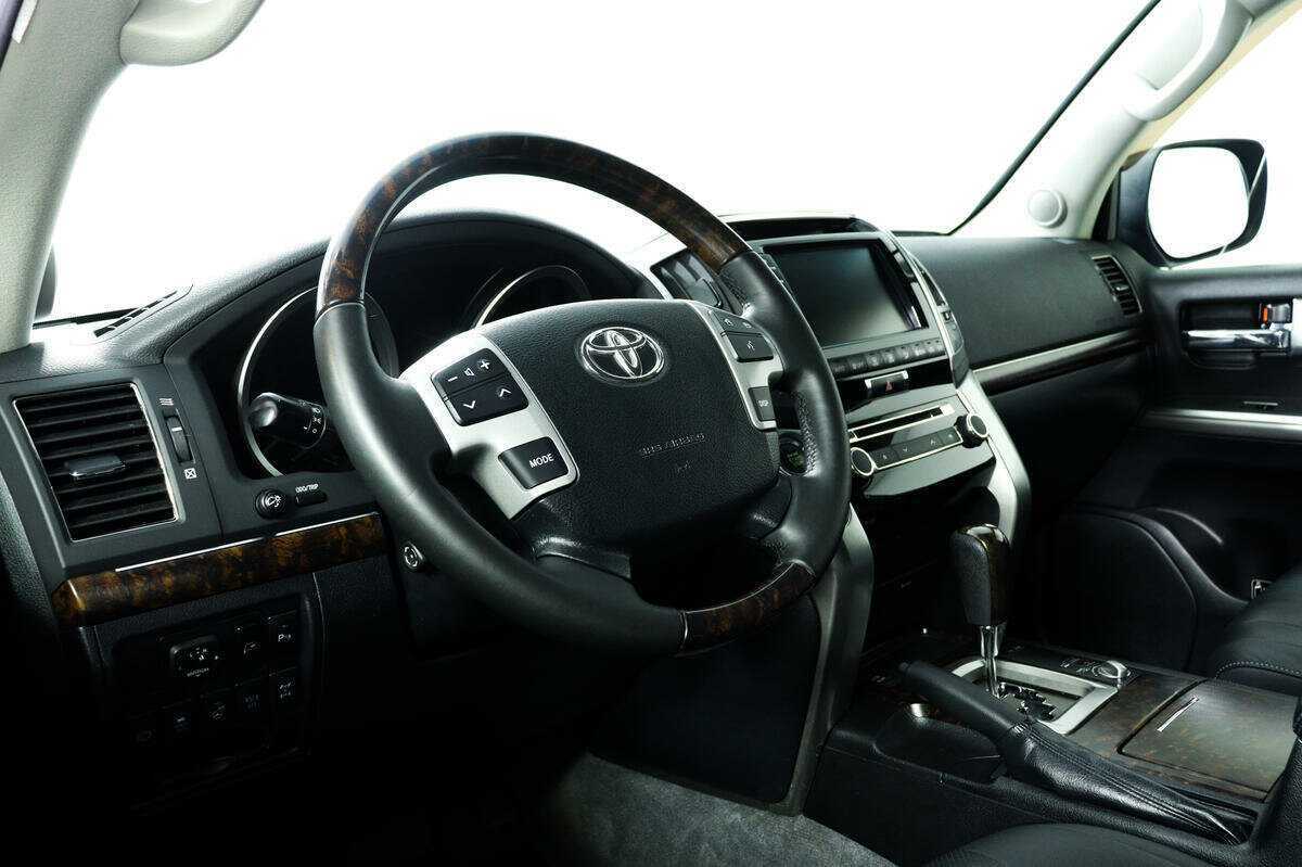 Toyota Land Cruiser с пробегом — 2012 год. Фото: #13