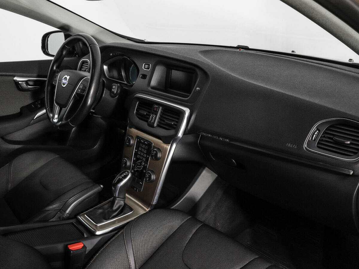 Volvo V40 Cross Country с пробегом — 2014 год. Фото: #10