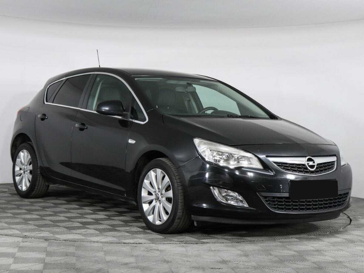 Opel Astra с пробегом — 2011 год. Фото: #2