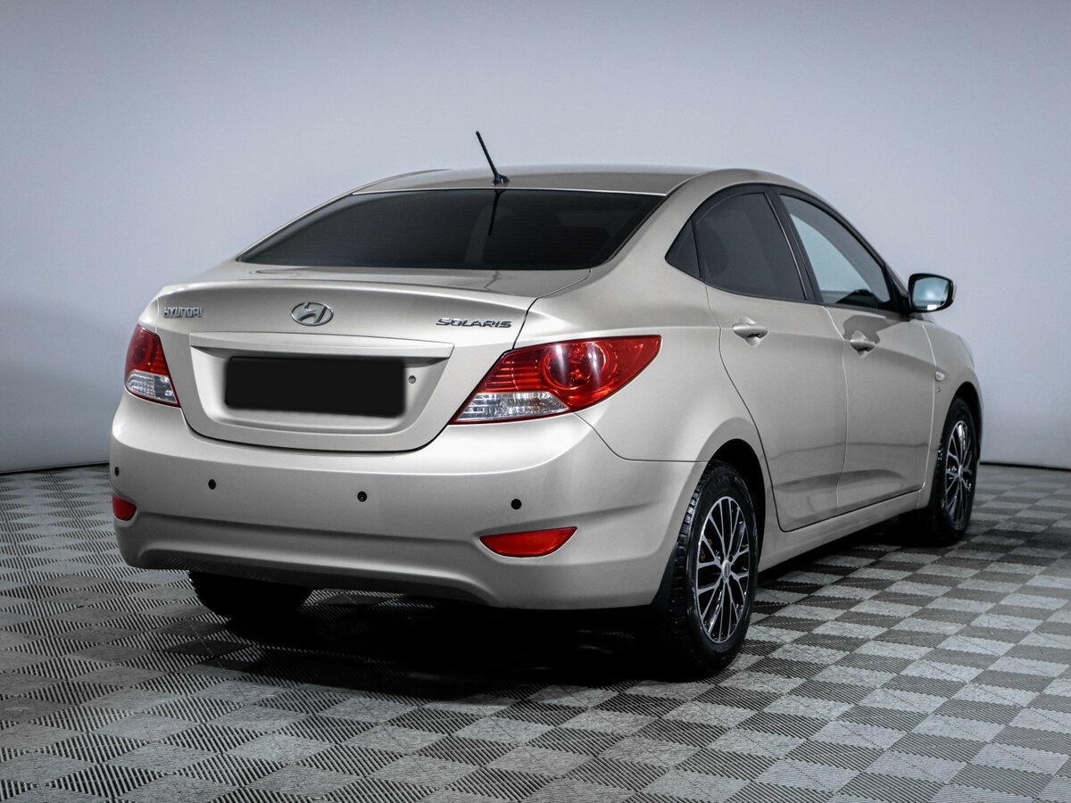 Hyundai Solaris с пробегом — 2011 год. Фото: #3