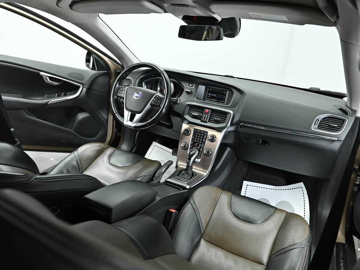 Volvo V40 с пробегом — 2014 год. Фото: #13