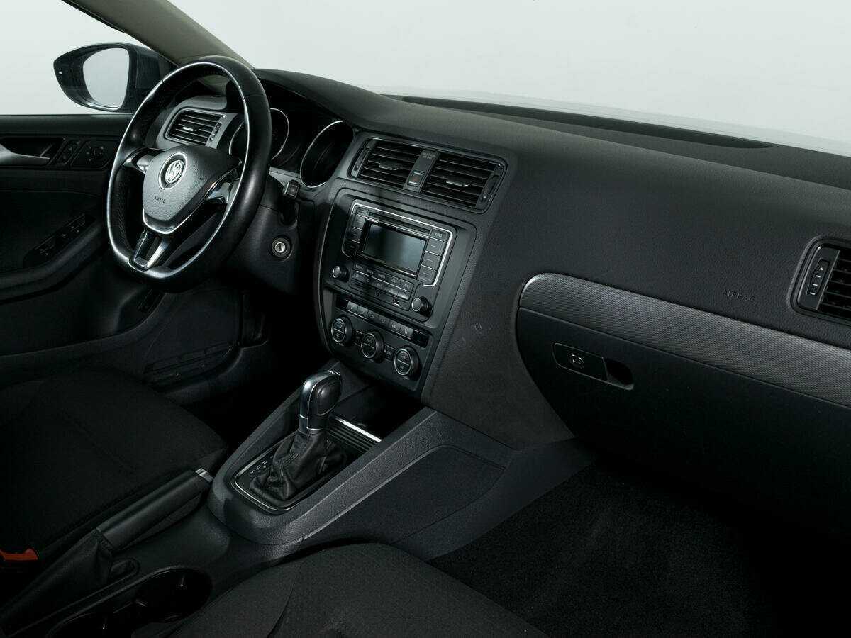 Volkswagen Jetta с пробегом — 2016 год. Фото: #6