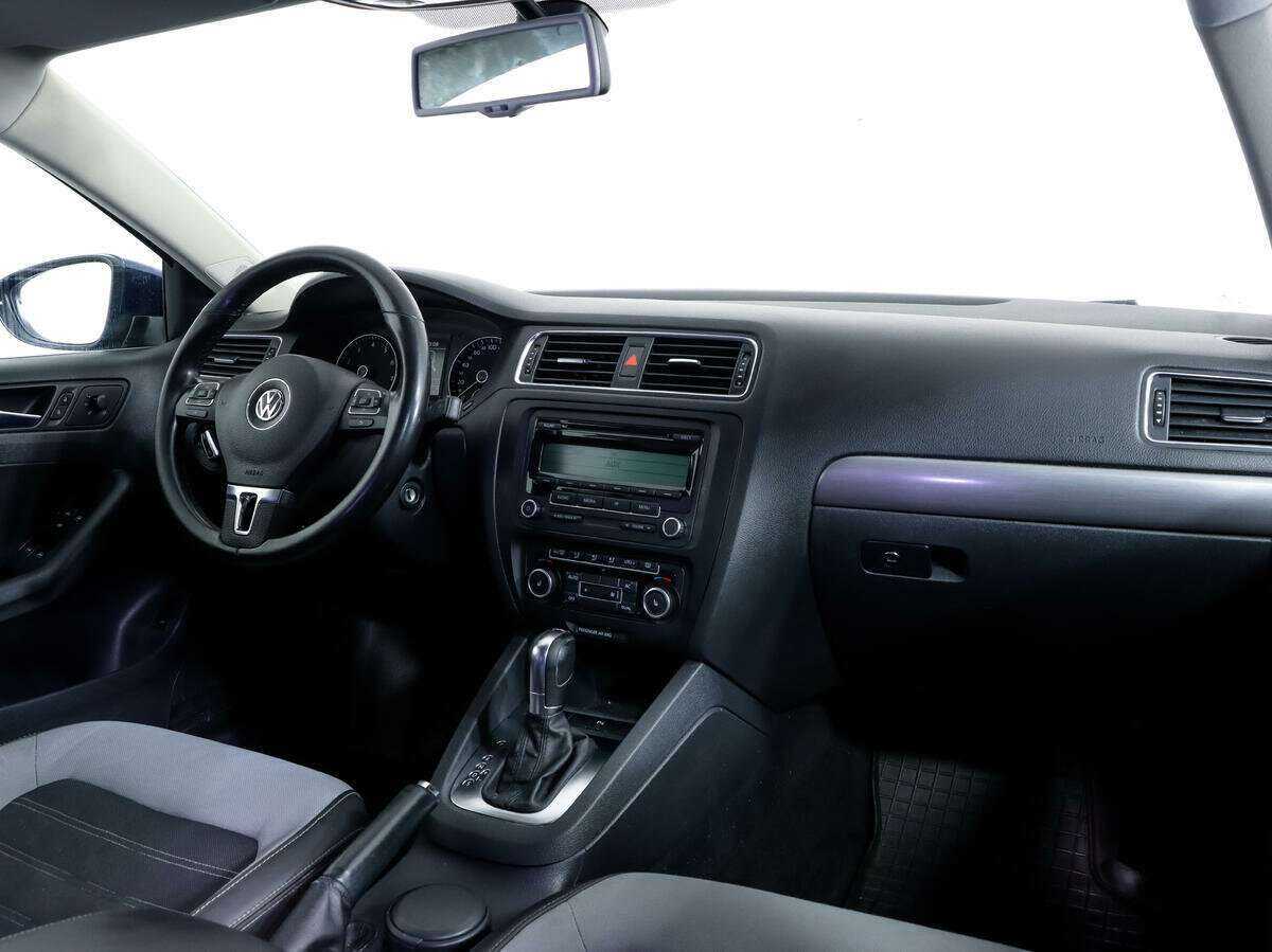 Volkswagen Jetta с пробегом — 2011 год. Фото: #8