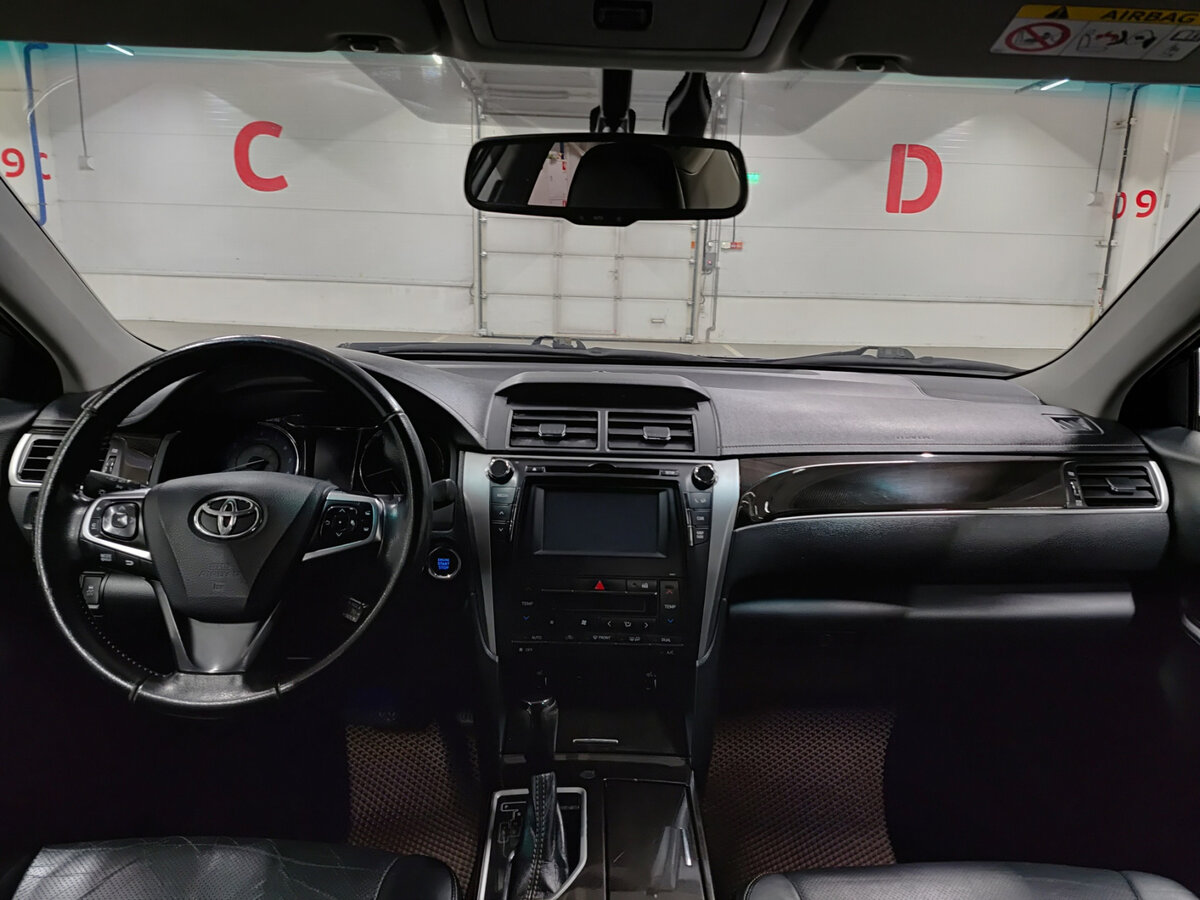 Toyota Camry с пробегом — 2017 год. Фото: #13