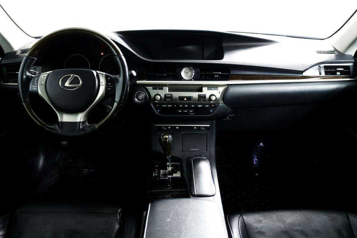 Lexus ES с пробегом — 2013 год. Фото: #10