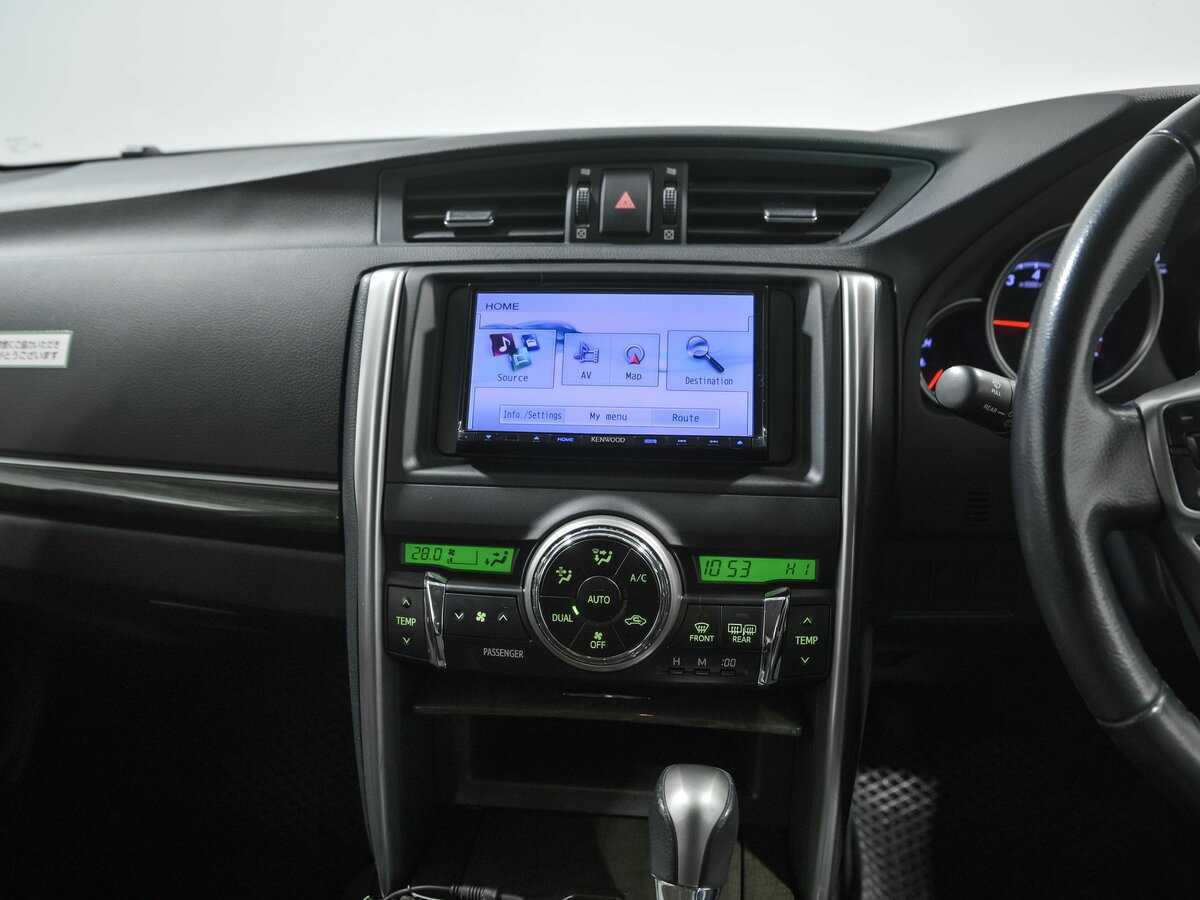 Toyota Mark X с пробегом — 2016 год. Фото: #8