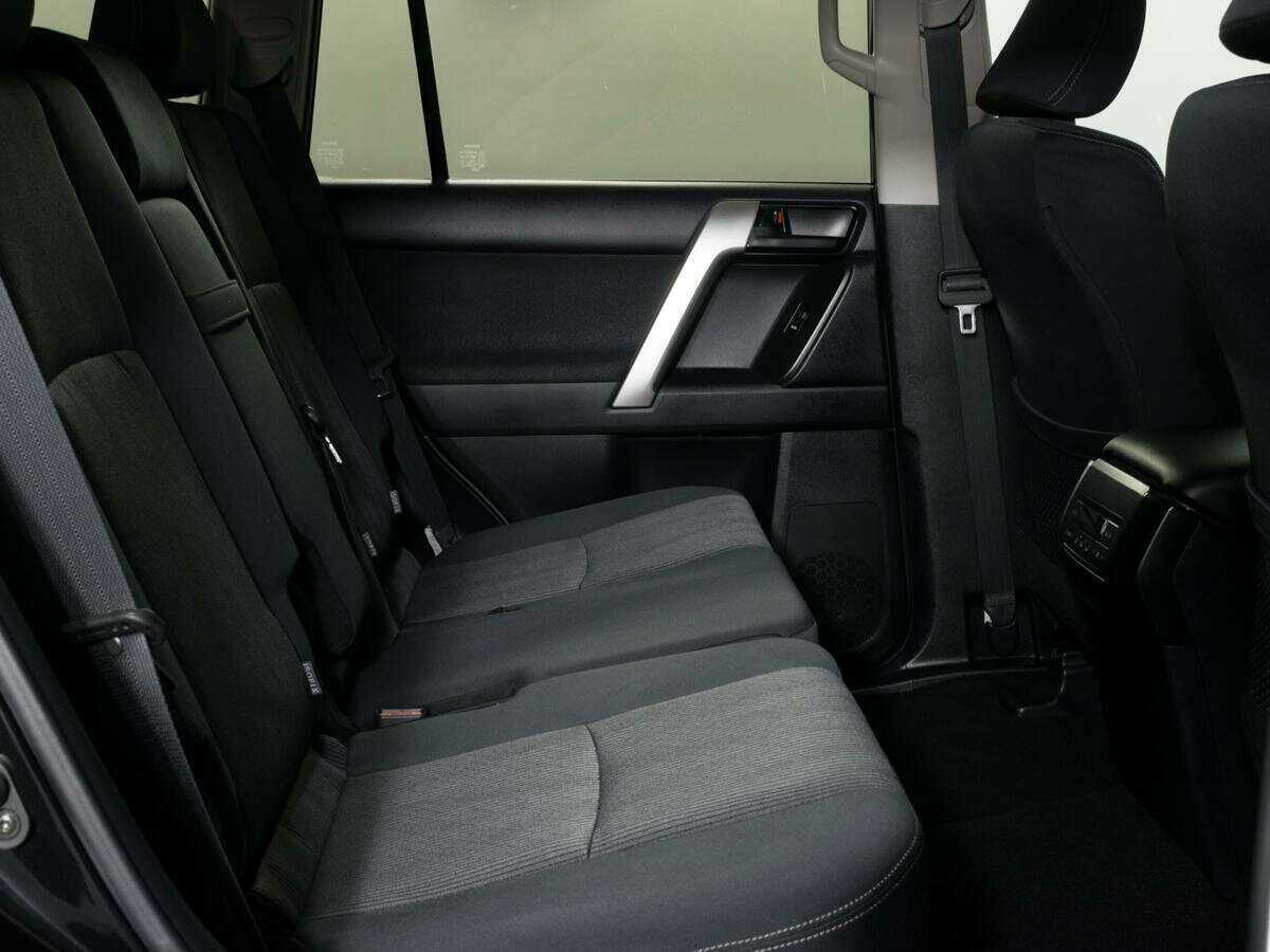 Toyota Land Cruiser Prado с пробегом — 2018 год. Фото: #11