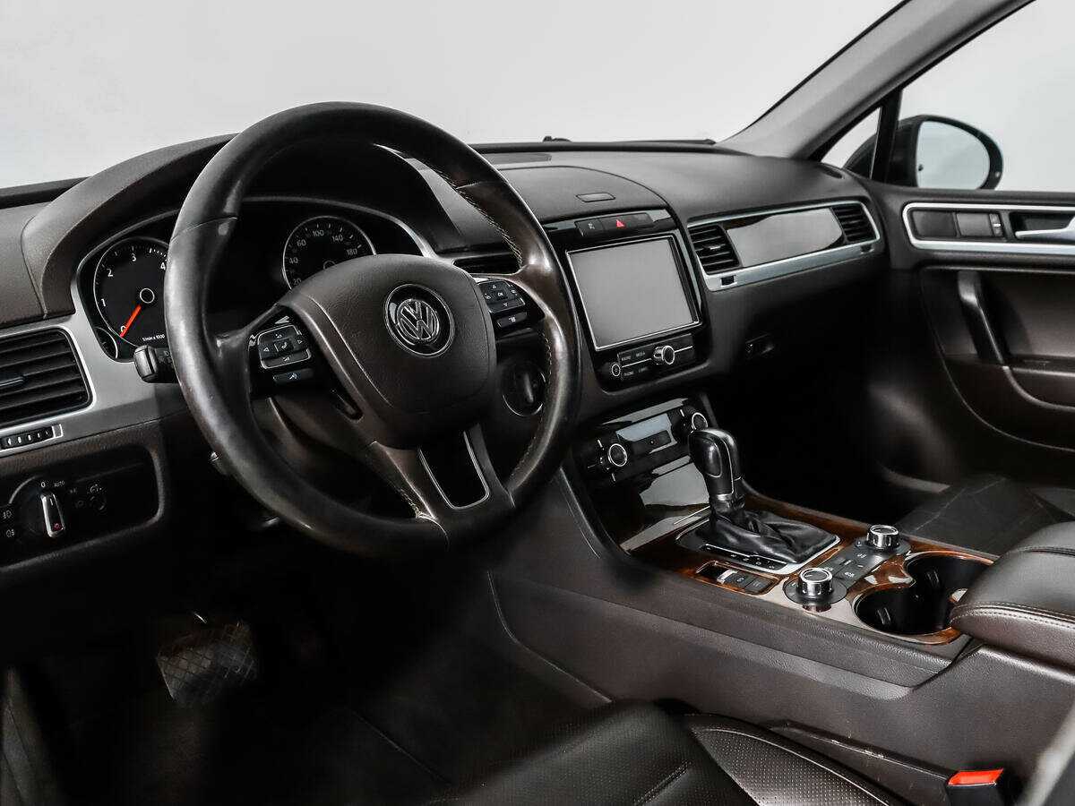 Volkswagen Touareg с пробегом — 2010 год. Фото: #8