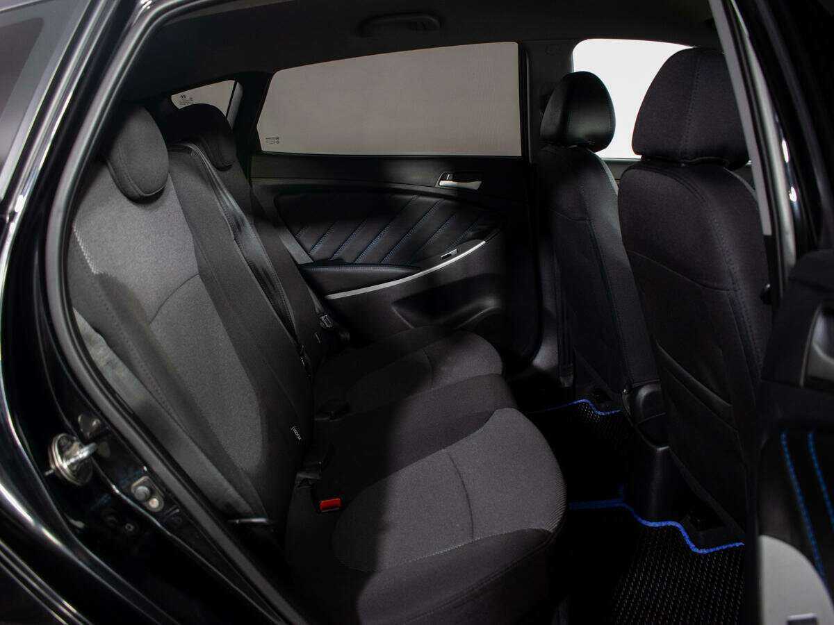 Hyundai Solaris с пробегом — 2012 год. Фото: #7
