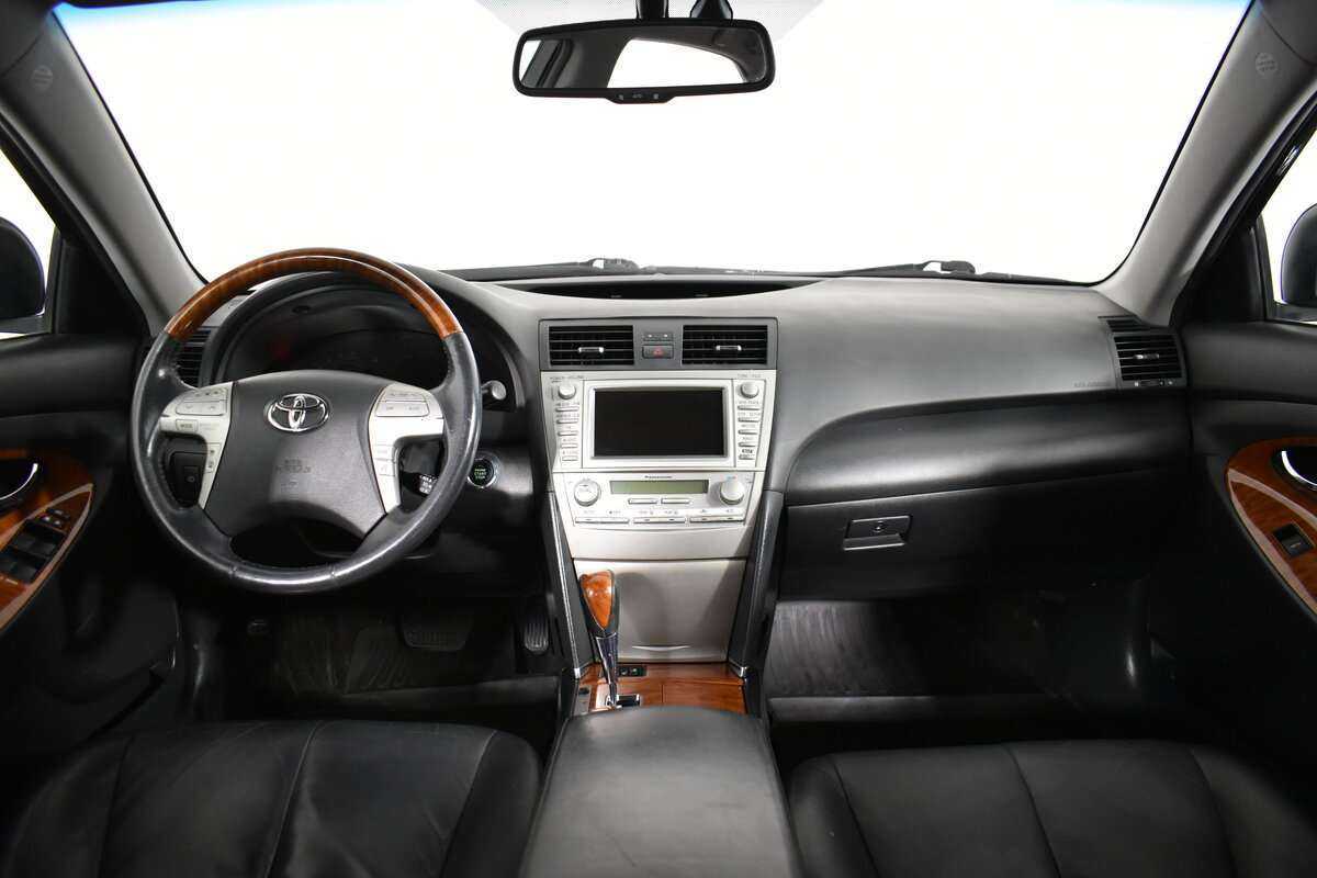 Toyota Camry с пробегом — 2010 год. Фото: #10