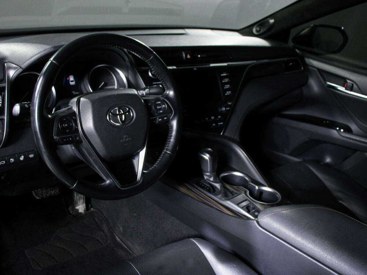 Toyota Camry с пробегом — 2018 год. Фото: #11