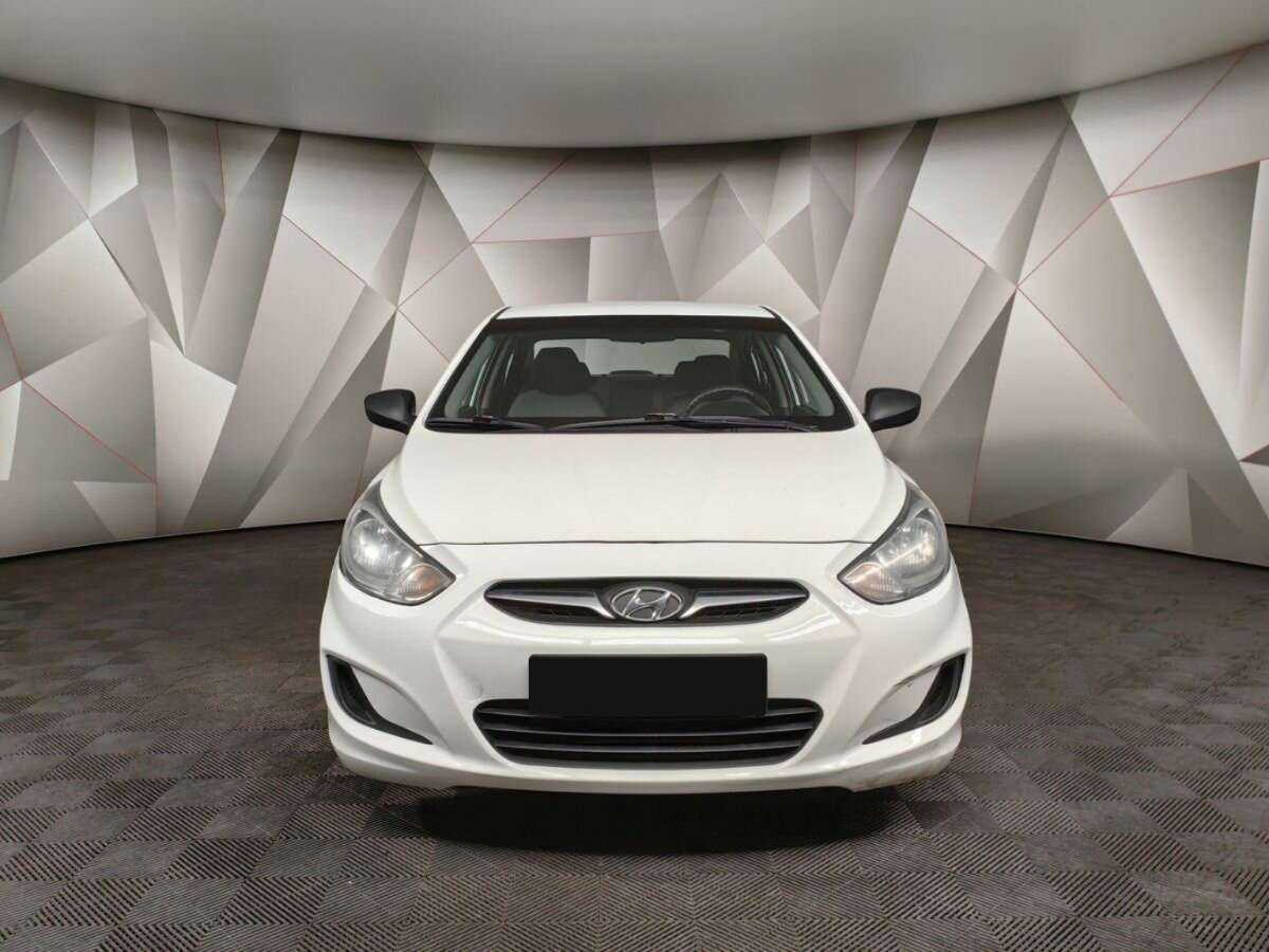 Hyundai Solaris с пробегом — 2013 год. Фото: #6
