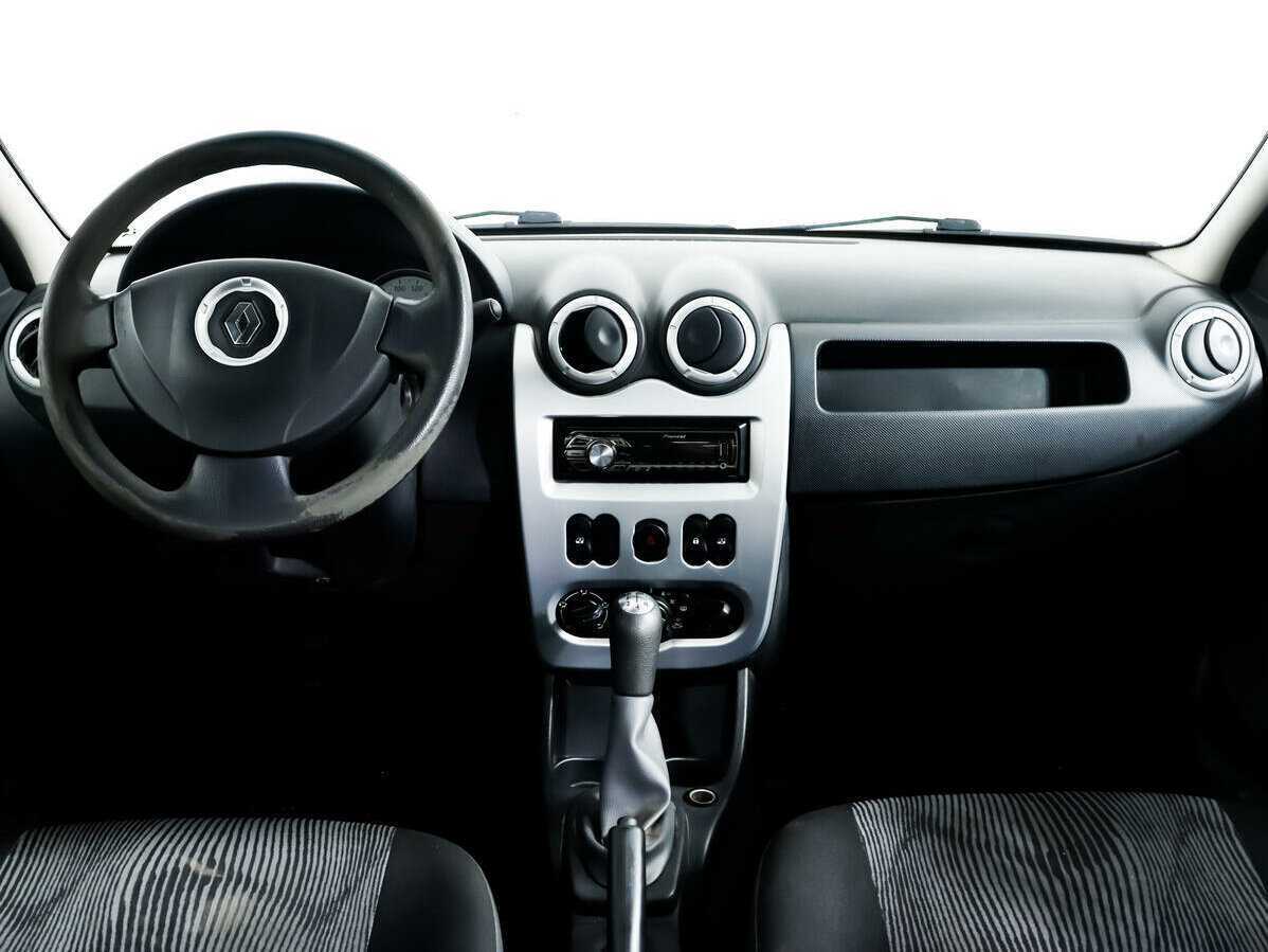 Renault Logan с пробегом — 2012 год. Фото: #10
