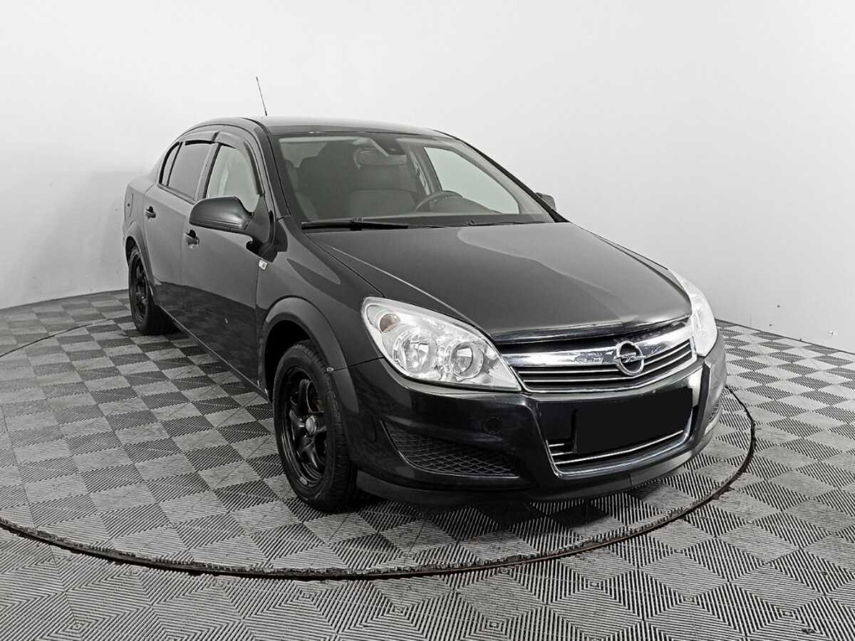 Opel Astra с пробегом — 2012 год. Фото: #2