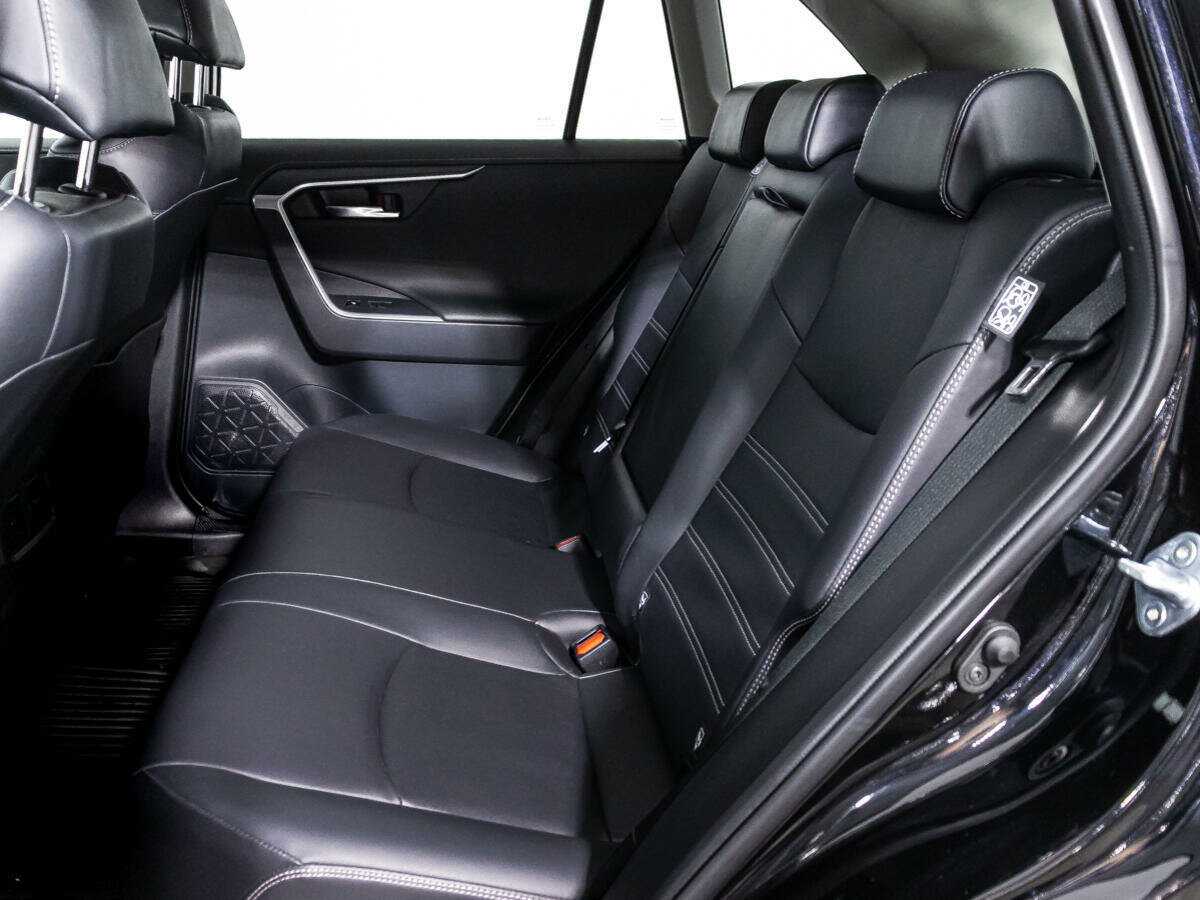 Toyota RAV4 с пробегом — 2022 год. Фото: #9