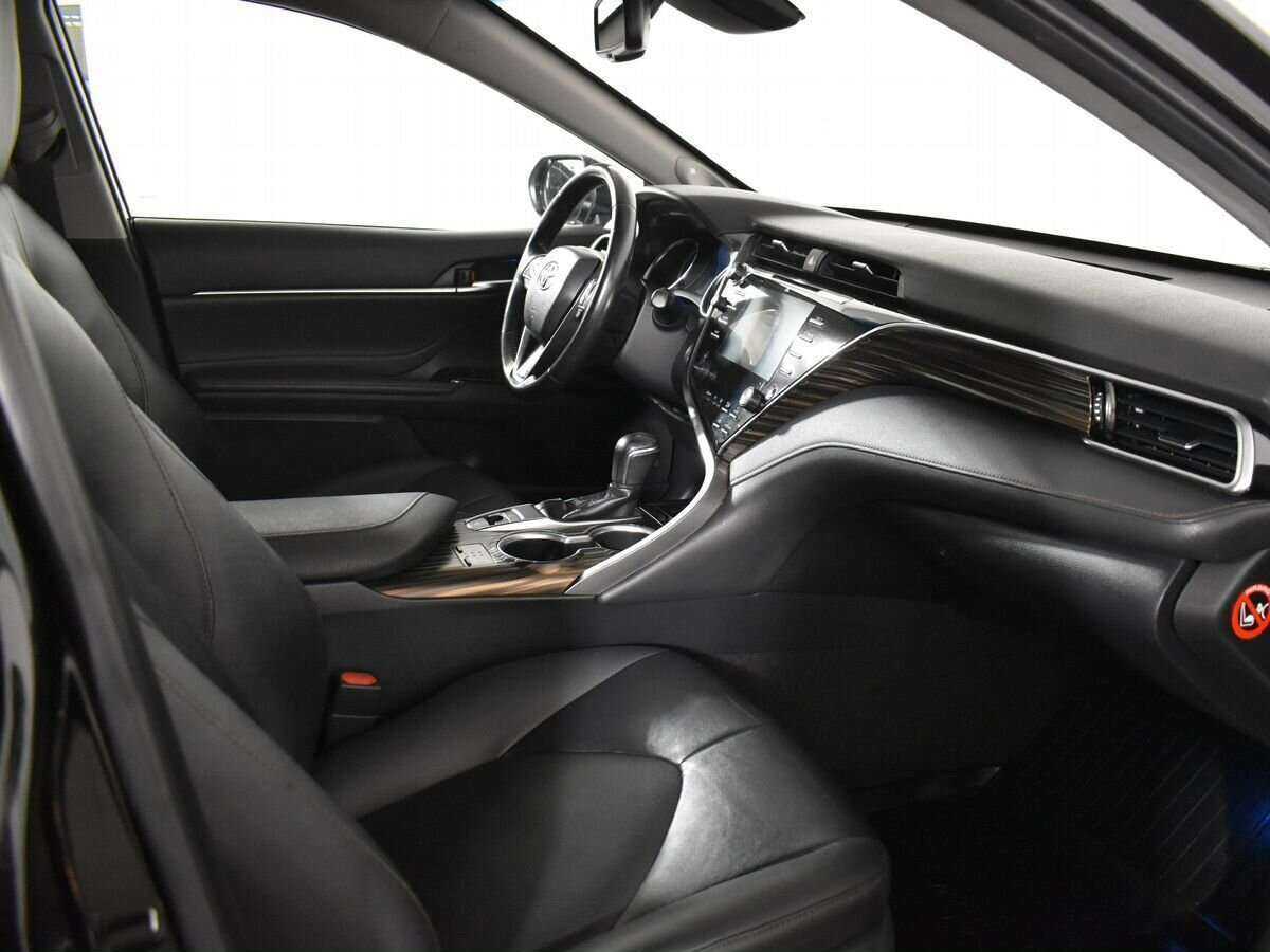 Toyota Camry с пробегом — 2020 год. Фото: #7