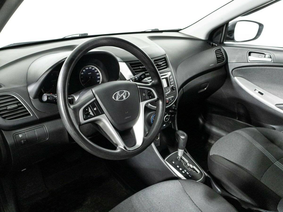 Hyundai Solaris с пробегом — 2011 год. Фото: #10