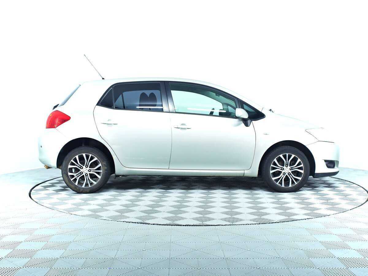 Toyota Auris с пробегом — 2008 год. Фото: #3