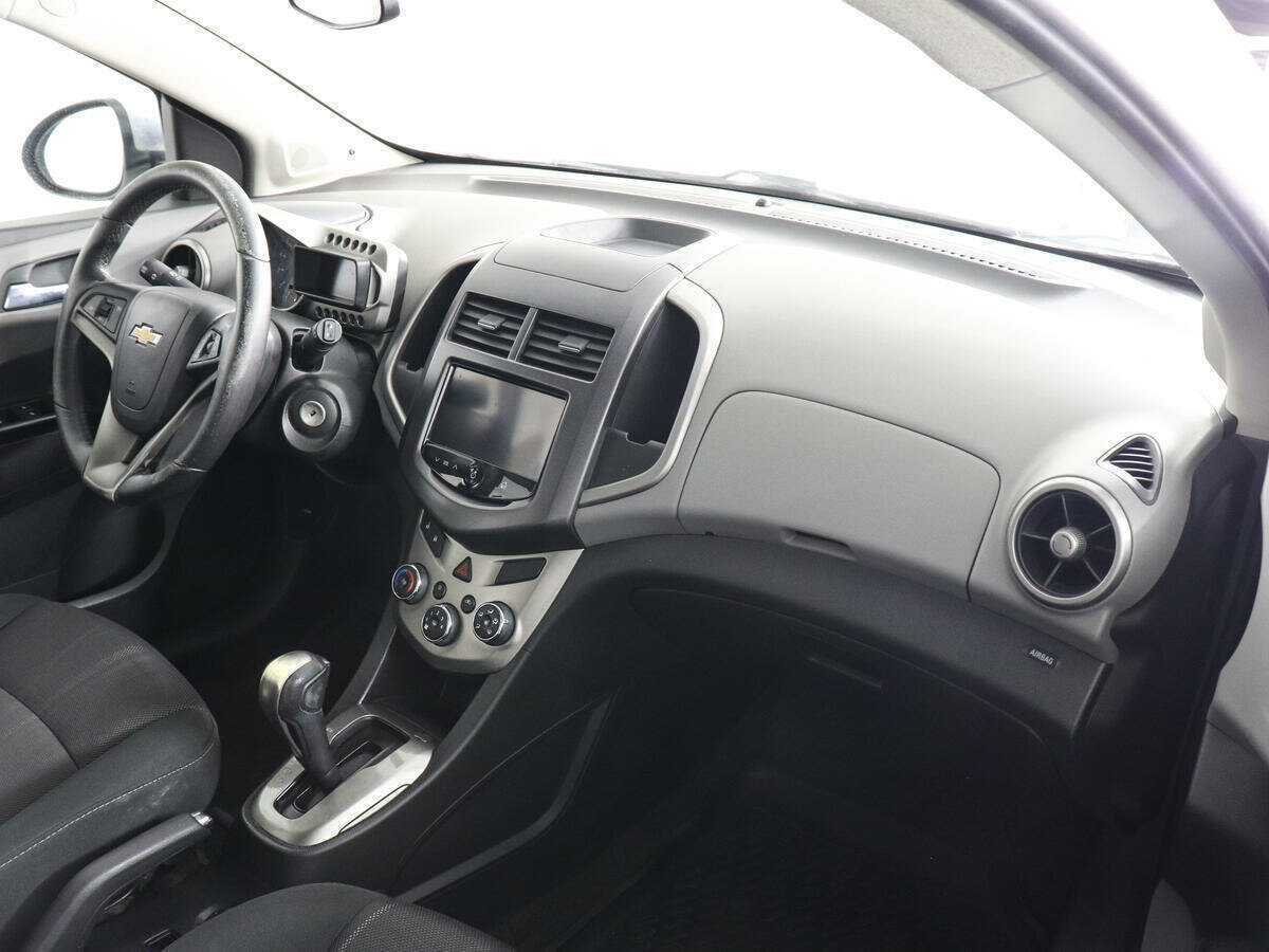 Chevrolet Aveo с пробегом — 2014 год. Фото: #5