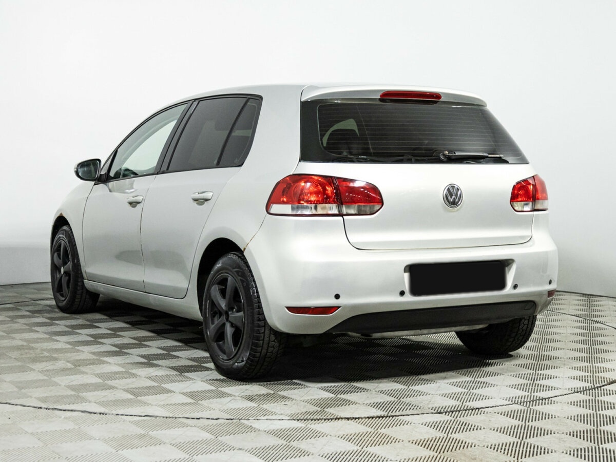 Volkswagen Golf с пробегом — 2010 год. Фото: #6