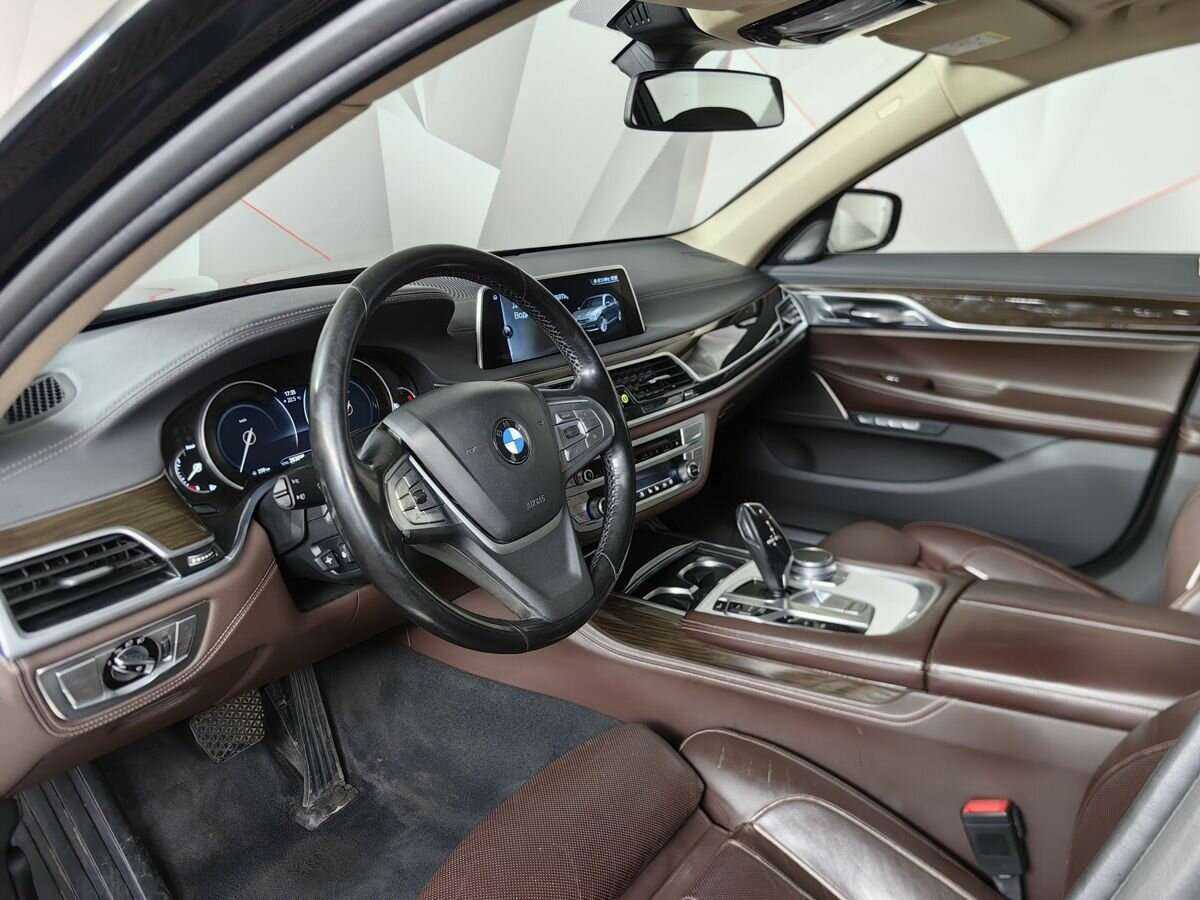 BMW 7 серии с пробегом — 2015 год. Фото: #13
