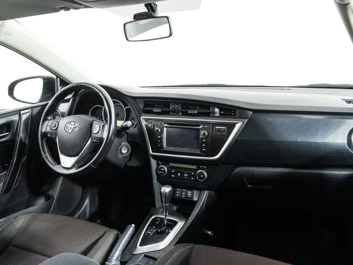 Toyota Auris с пробегом — 2013 год. Фото: #8