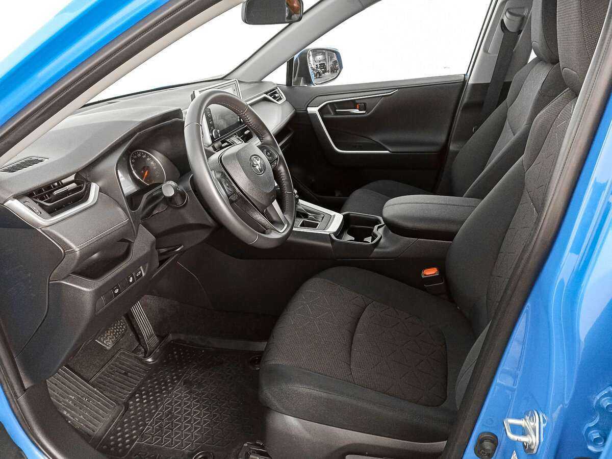 Toyota RAV4 с пробегом — 2020 год. Фото: #13