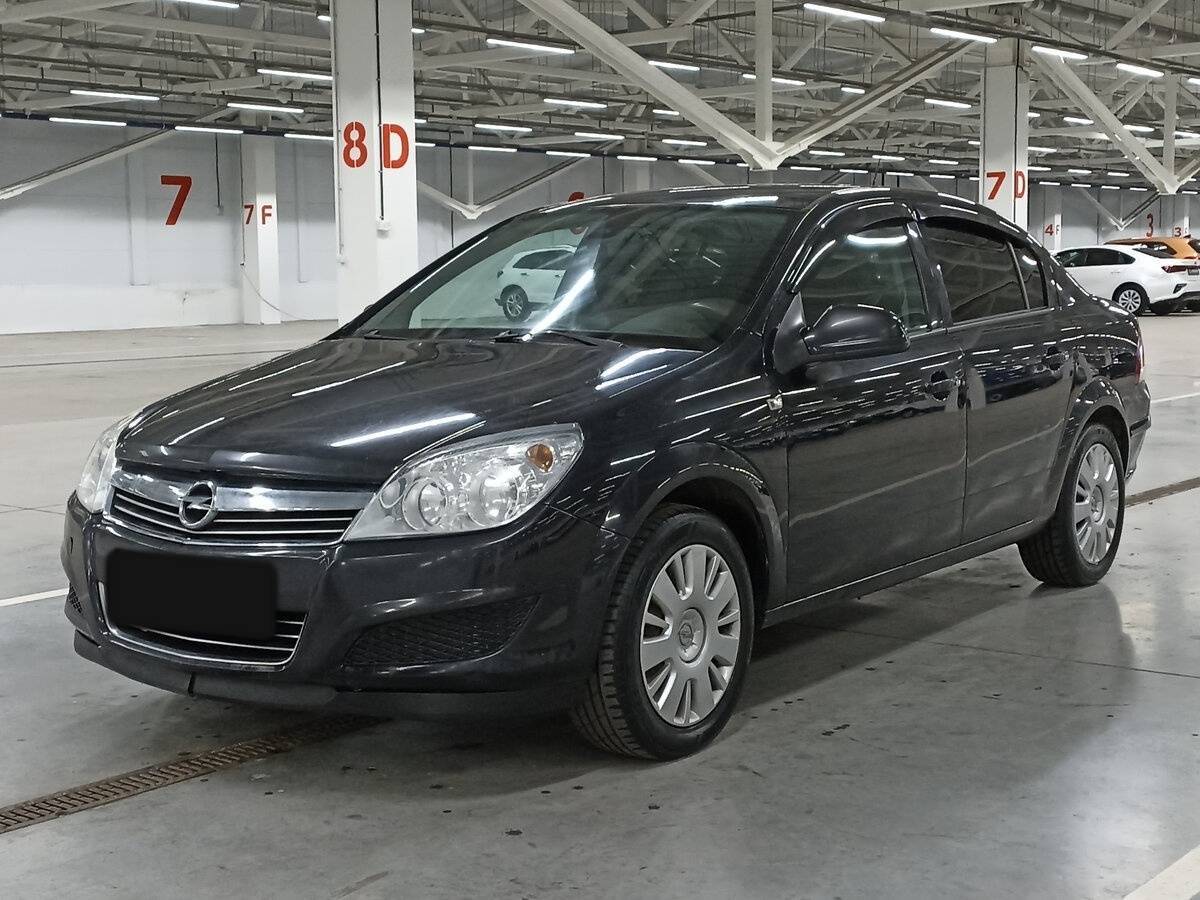 Opel Astra с пробегом — 2011 год. Фото: #0