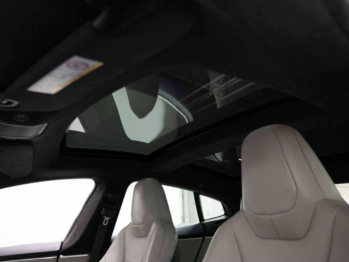 Tesla Model S с пробегом — 2015 год. Фото: #15