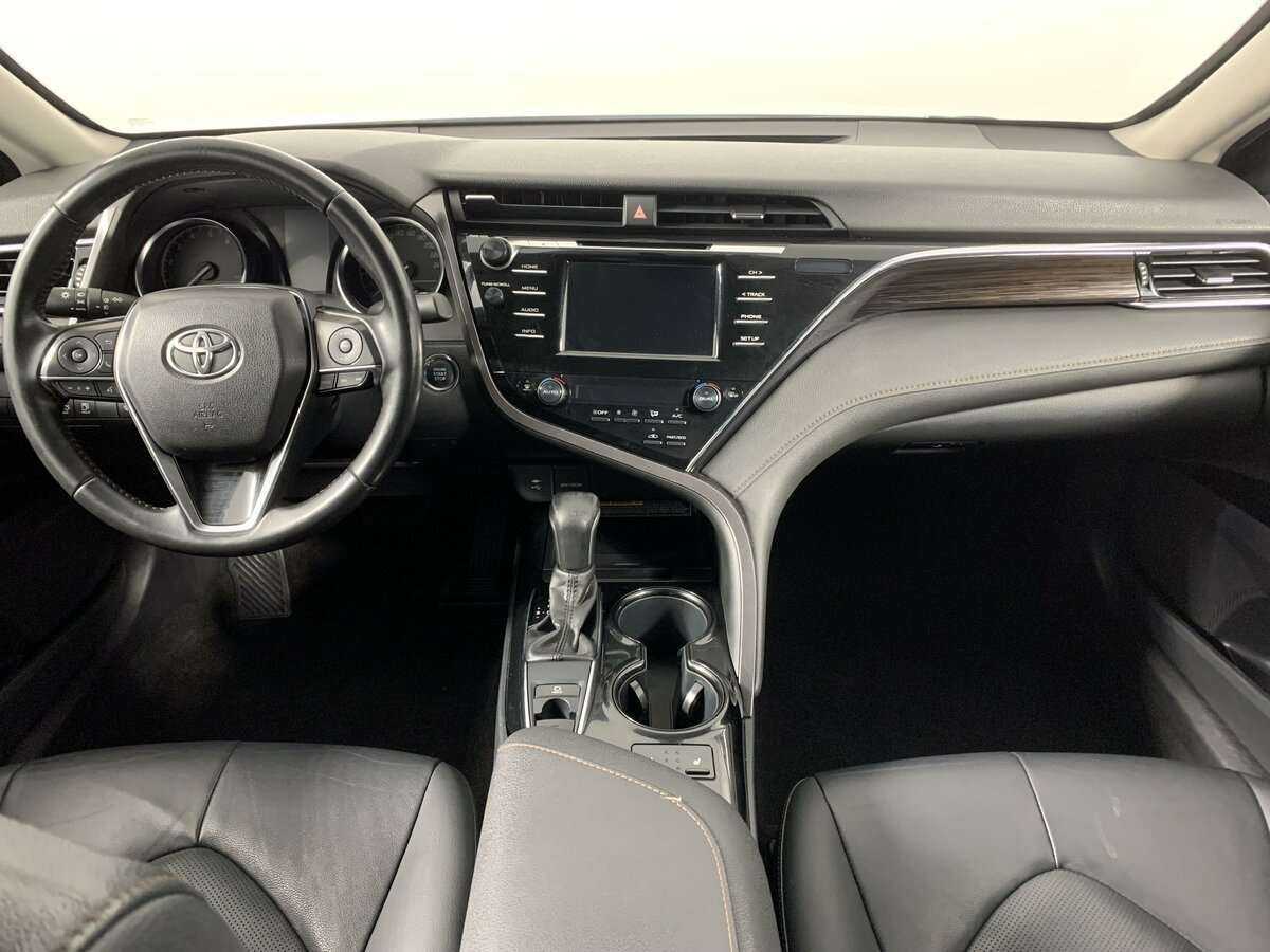 Toyota Camry с пробегом — 2020 год. Фото: #11