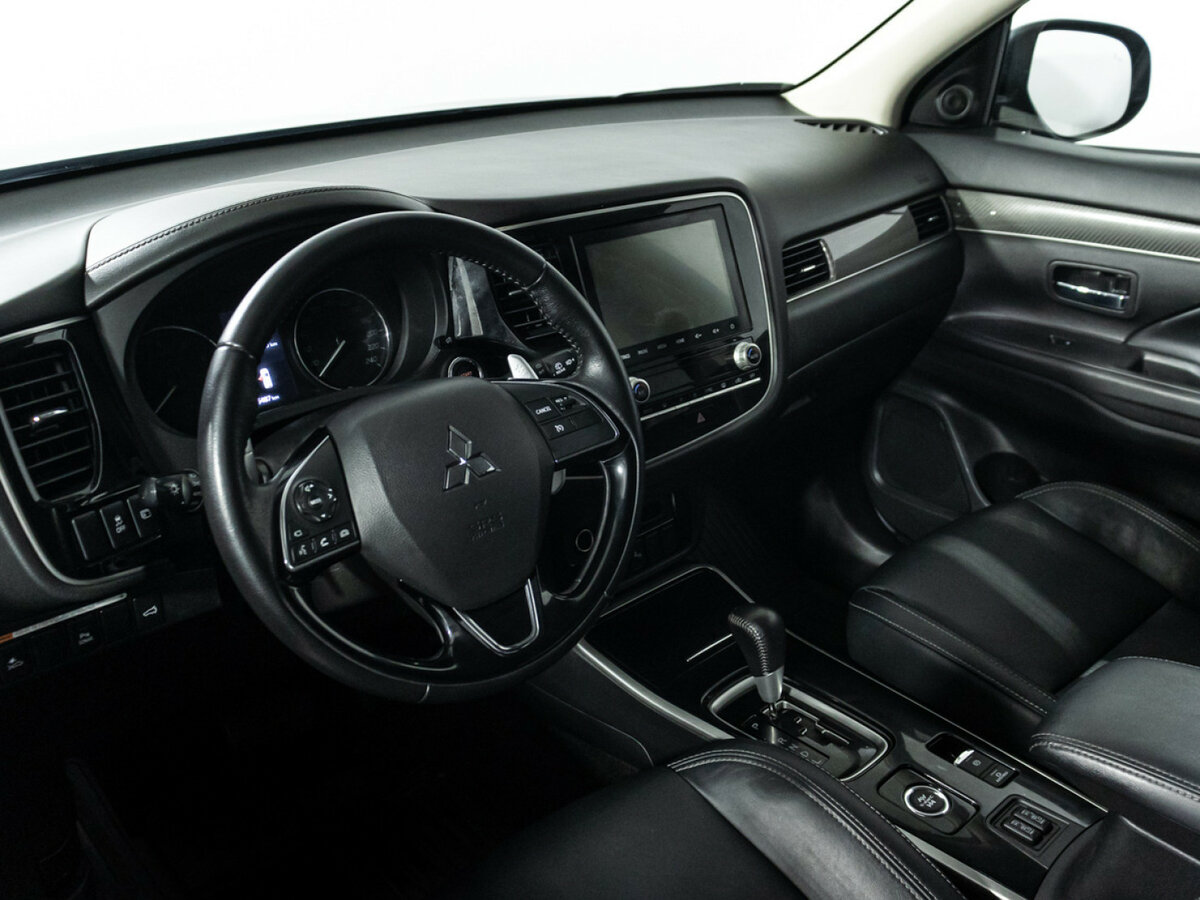 Mitsubishi Outlander с пробегом — 2020 год. Фото: #8