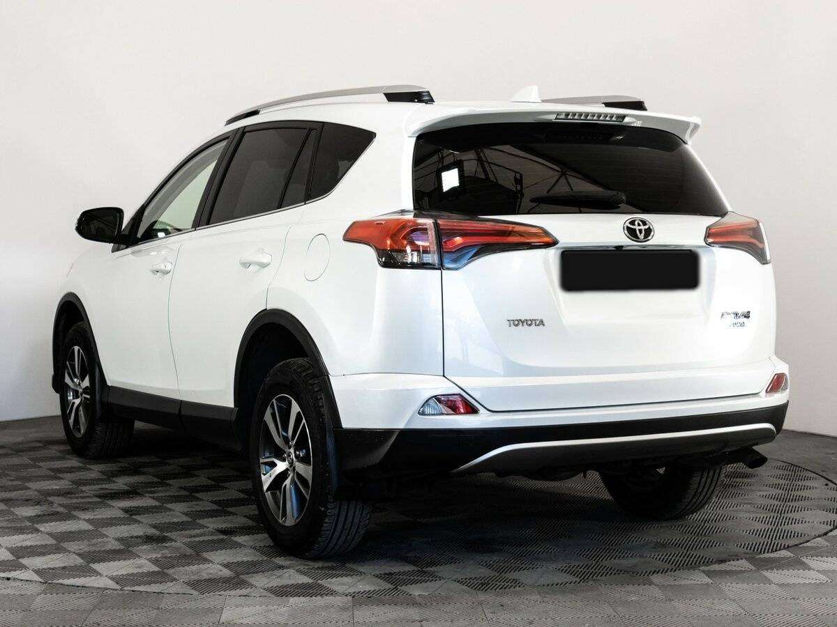 Toyota RAV4 с пробегом — 2018 год. Фото: #5