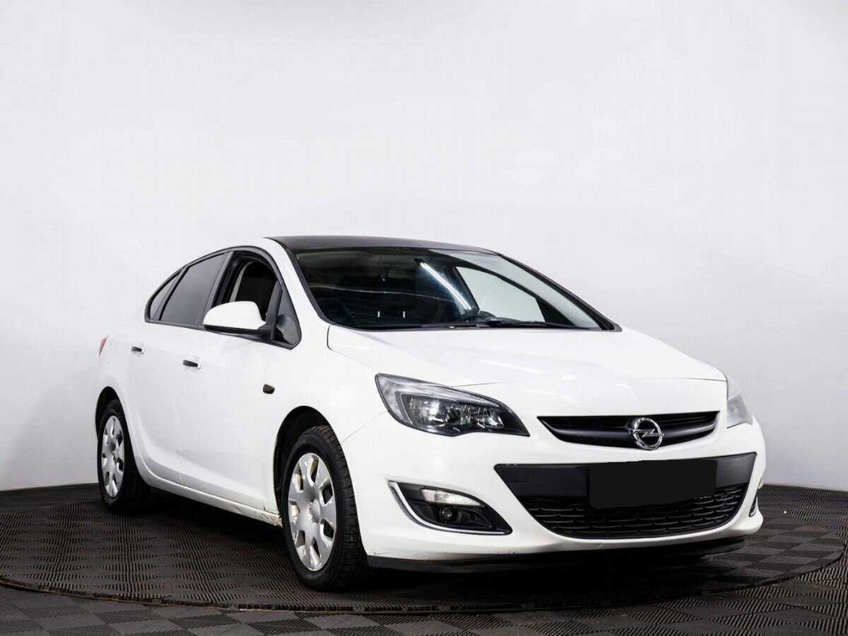Opel Astra с пробегом — 2013 год. Фото: #2