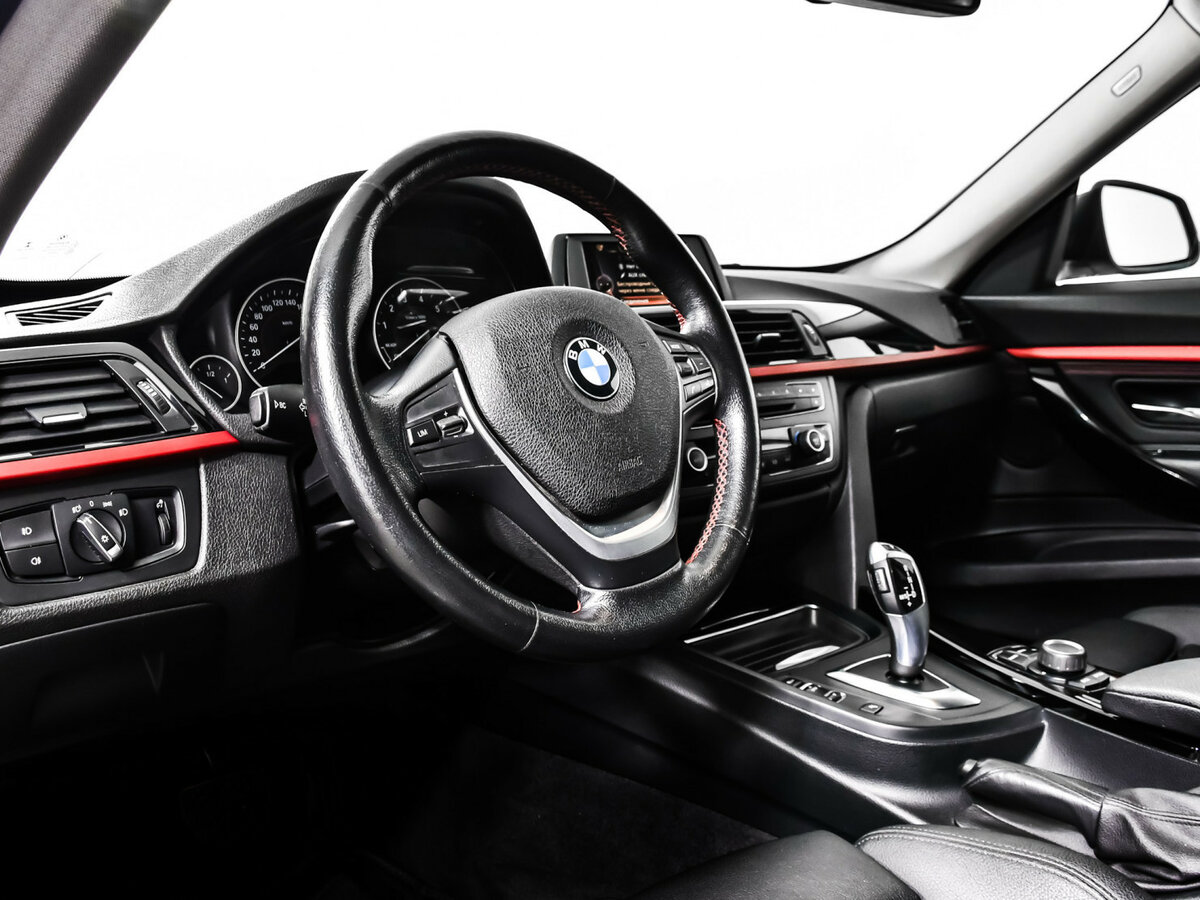 BMW 3 серии с пробегом — 2015 год. Фото: #12